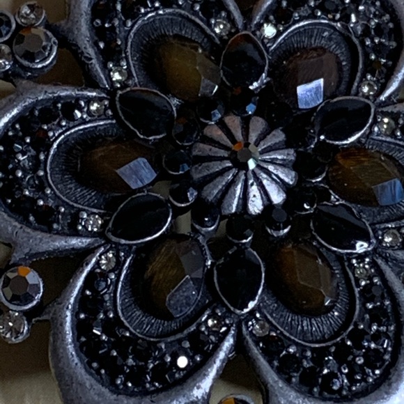 Dark Metal Flower Crystal Brooch - Picture 5 of 9